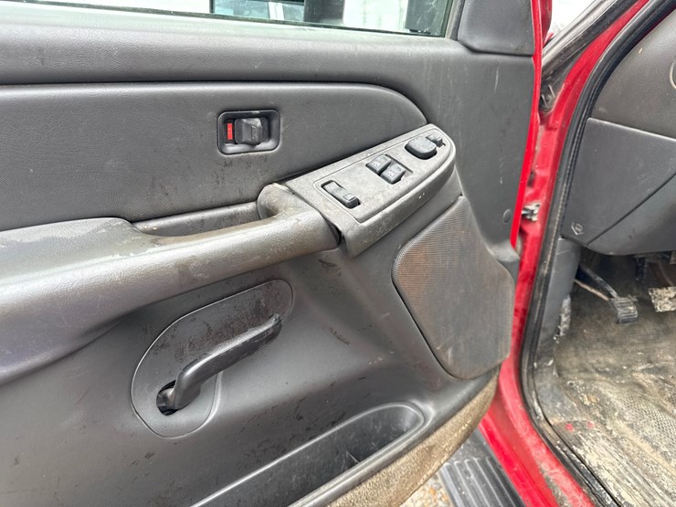 2004-chevrolet-silverado-3500-image-38