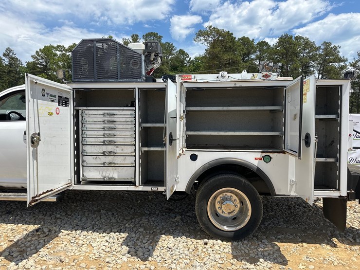 #20652-•-2017-ram-5500-service-truck-image-9
