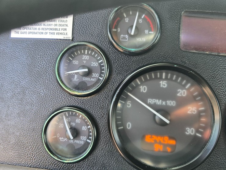 2014-peterbilt-365-image-86