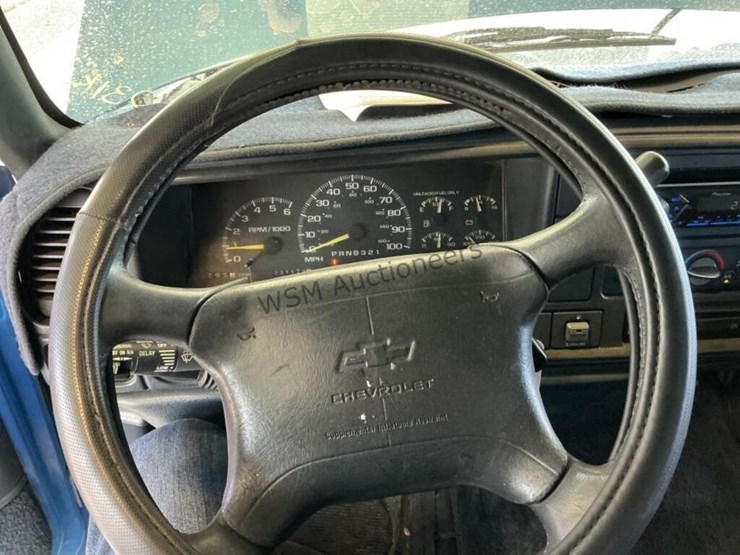 1999-chevrolet-2500-image-18