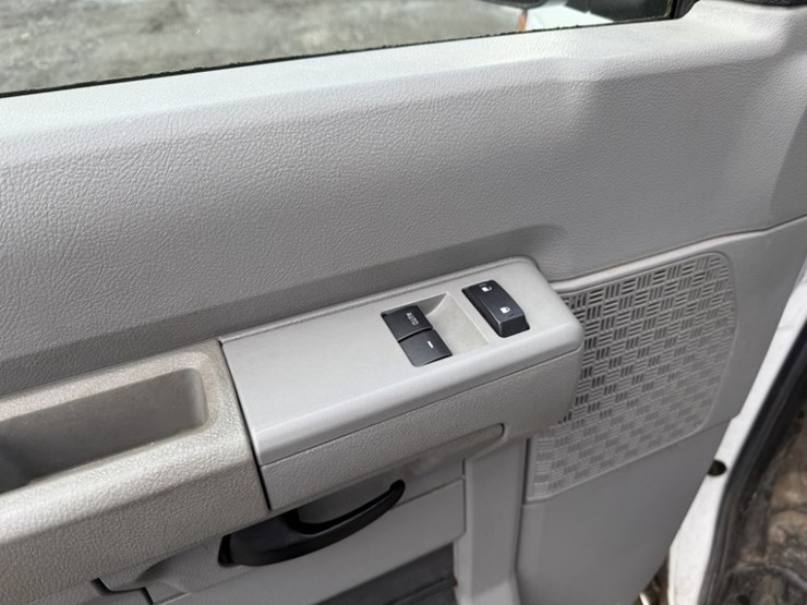2013-ford-e350-image-29