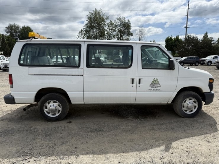 2010-ford-e350-image-3