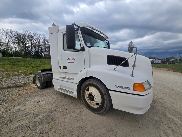 1999-volvo-vn-image-20