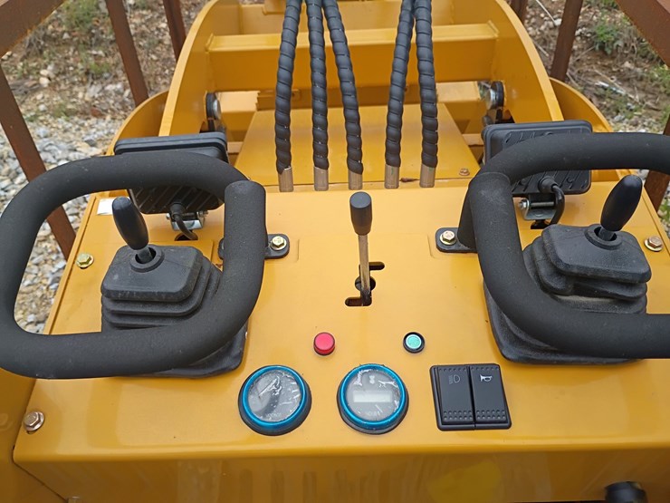 #24719-•-2025-ggma-gg385-mini-skid-steer-image-5