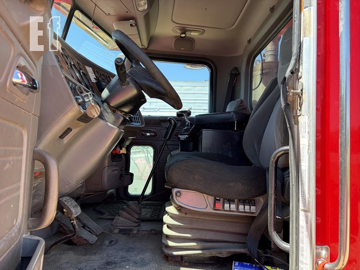 2008-peterbilt-367-image-27