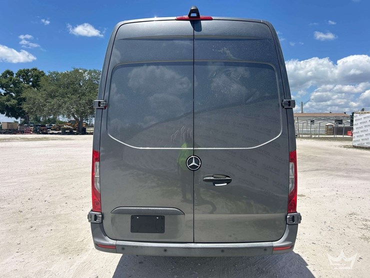 2021-mercedes-benz-sprinter-4500-image-39