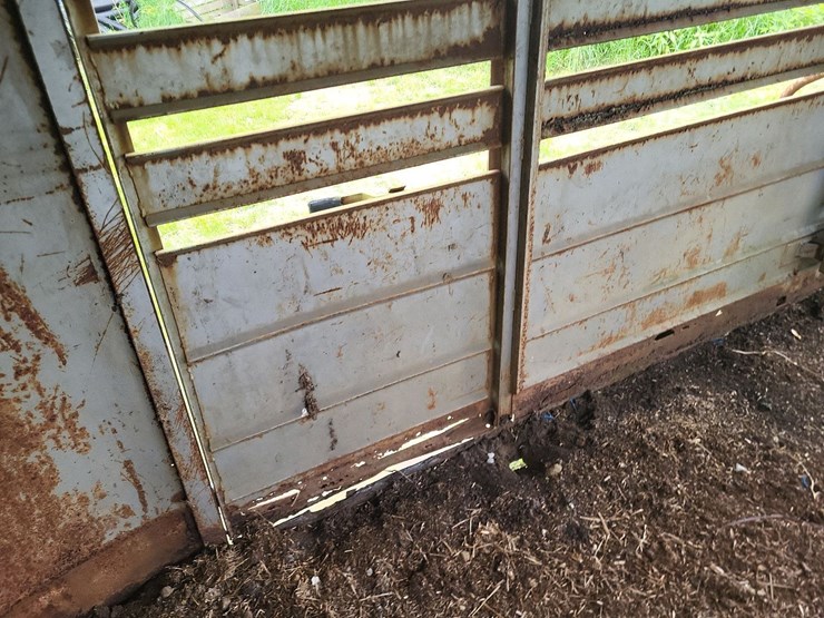 1990-s&h-tandem-axle-bumper-livestock-trailer-image-35