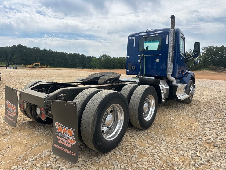 2017-peterbilt-579-image-6