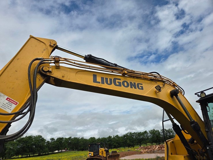 2022-liugong-excavator---only-318-hours-image-3