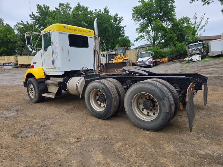 1999-kenworth-t800-image-12