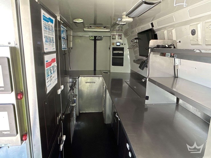 2021-mercedes-benz-sprinter-4500-image-25