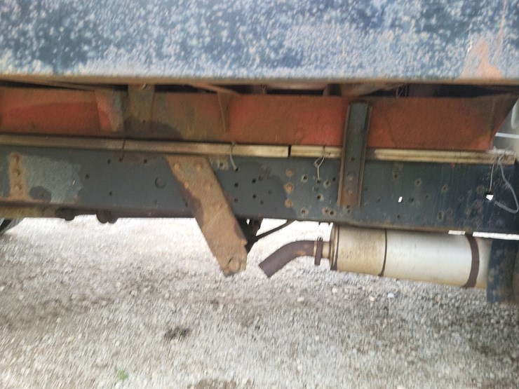1982-international-1754-single-axle-grain-truck-image-38