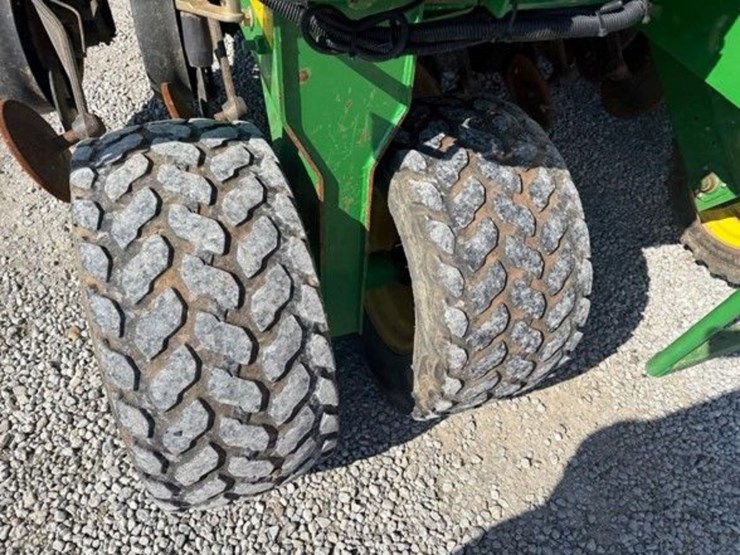 2010-john-deere-1990-image-15