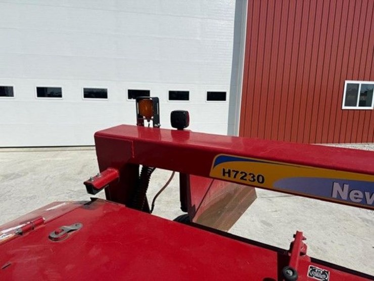2015-new-holland-7230-discbine-image-35