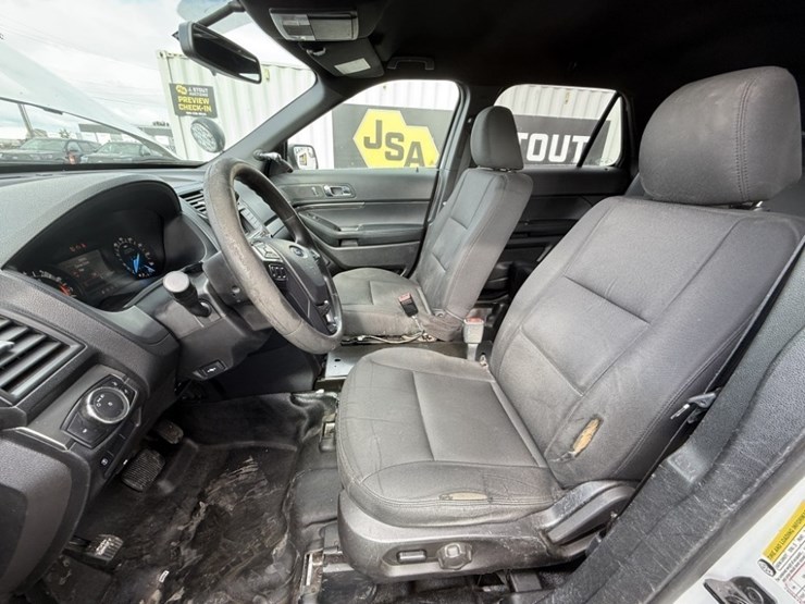 2017-ford-explorer-image-25