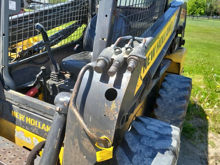 new-holland-l218-image-10