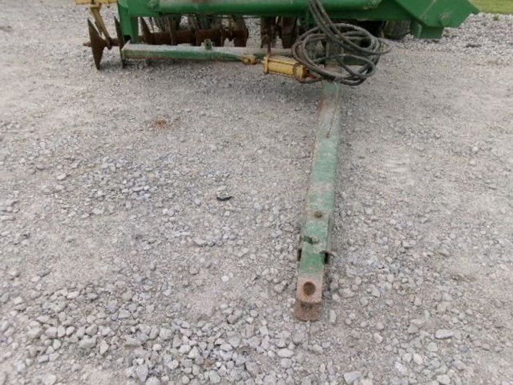 john-deere-220-image-4