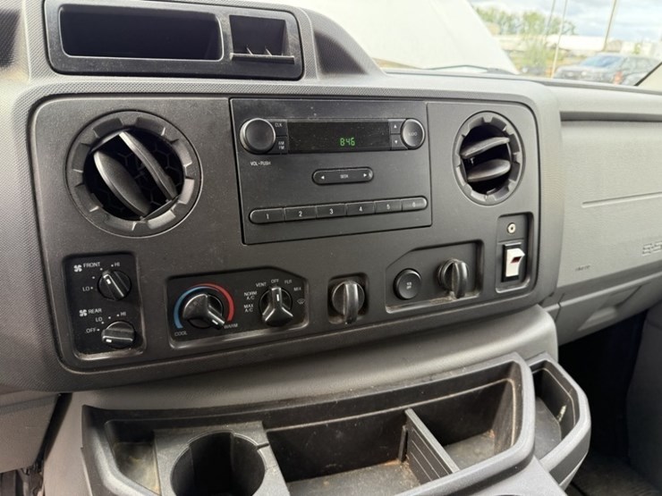 2013-ford-e350-image-33