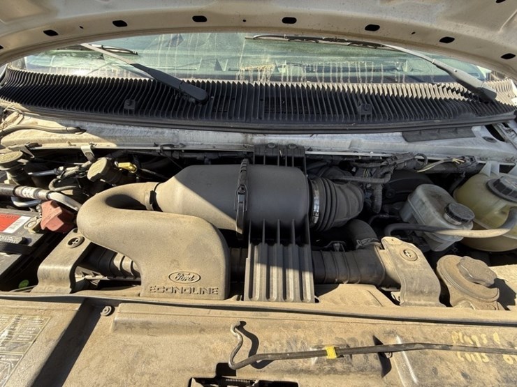 2014-ford-cargo-image-13