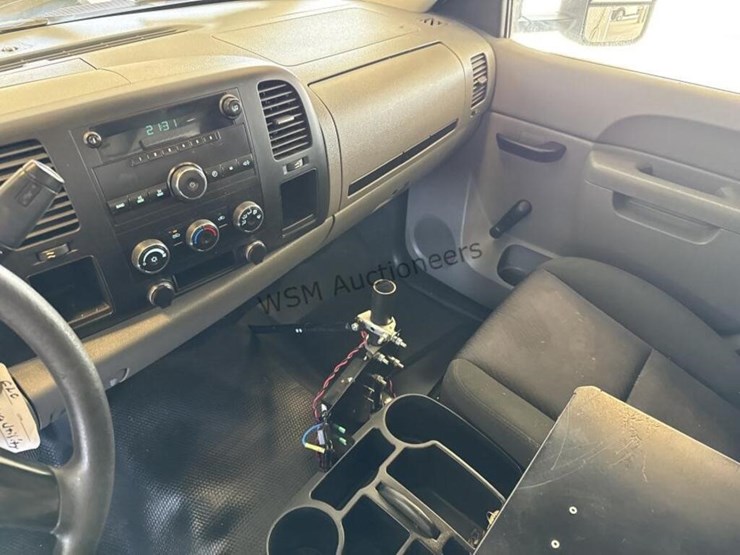2013-chevrolet-silverado-3500hd-image-23