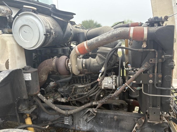 l2--1998-mack-maxi-cruise-truck-image-30