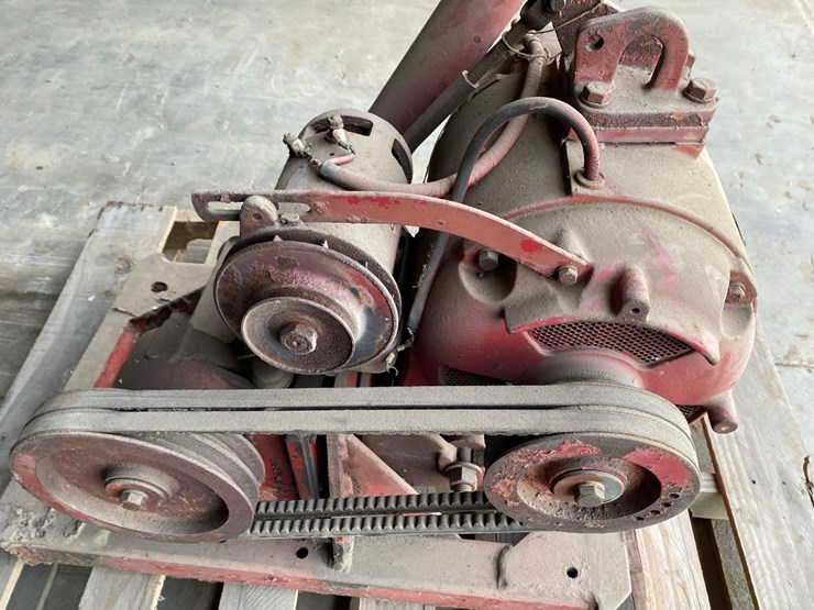 international-harvestor-electrall-generator-image-7