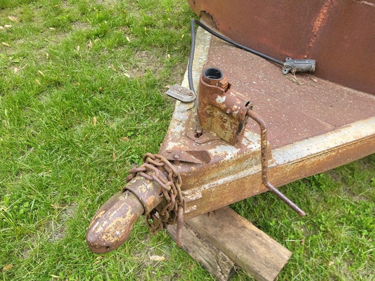 1990-s&h-tandem-axle-bumper-livestock-trailer-image-9