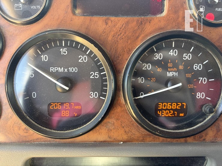 2008-peterbilt-367-image-33