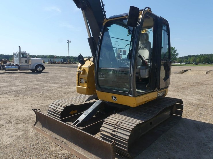2017-deere-75g-image-2