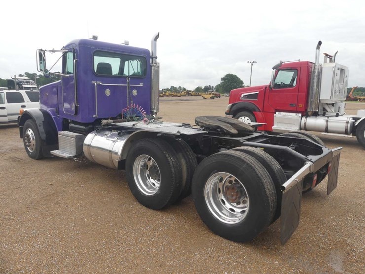2000-peterbilt-379-image-4