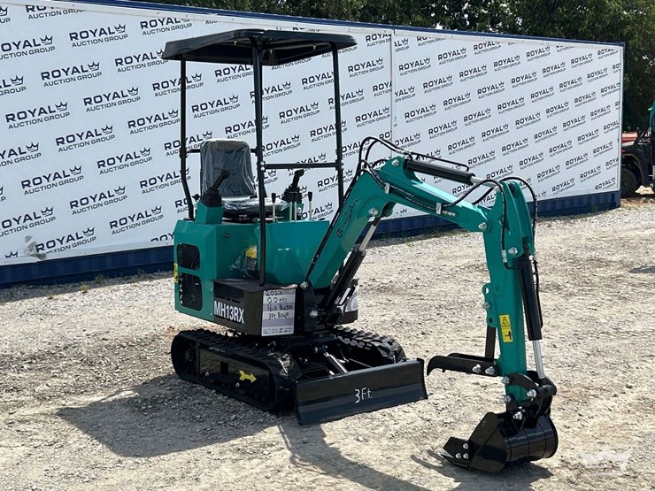 mini-excavator-image-4