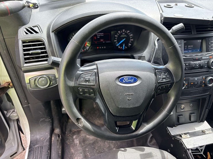 2017-ford-explorer-image-13