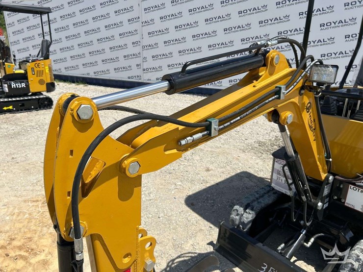 mini-excavator-image-17