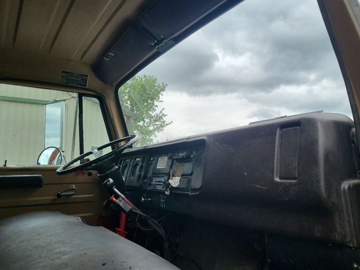 1982-international-1754-single-axle-grain-truck-image-60