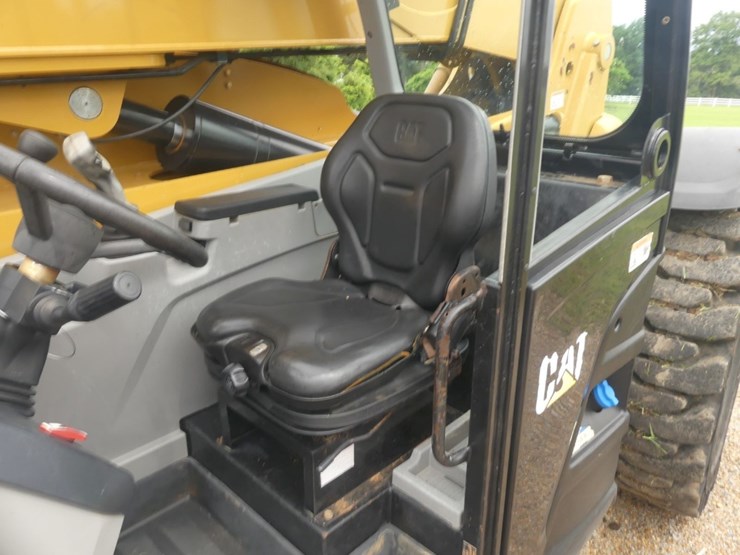 2019-caterpillar-tl1055d-image-11