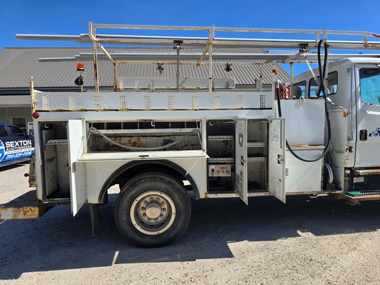 2001-freightliner-fl70-image-70