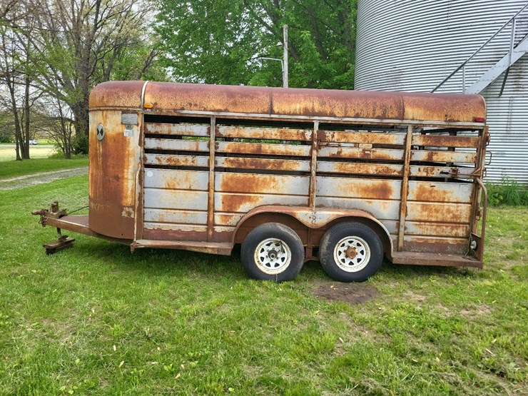 1990-s&h-tandem-axle-bumper-livestock-trailer-image-6