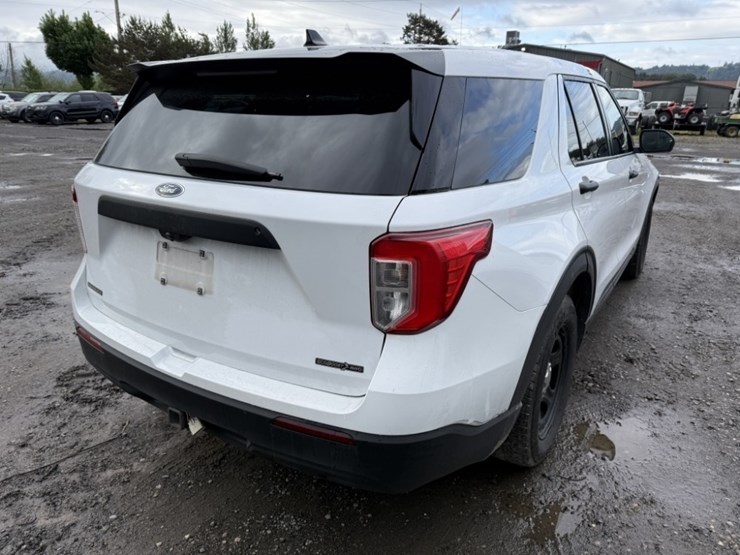 2020-ford-explorer-image-4