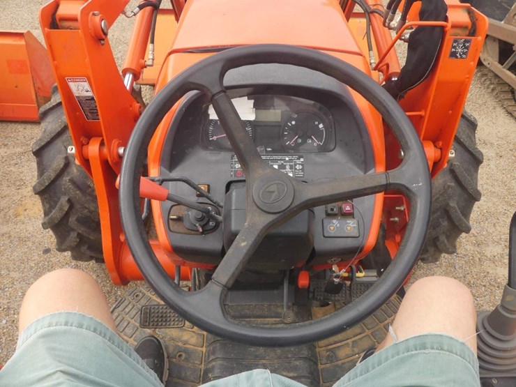 2023-kubota-m7060hd-image-15