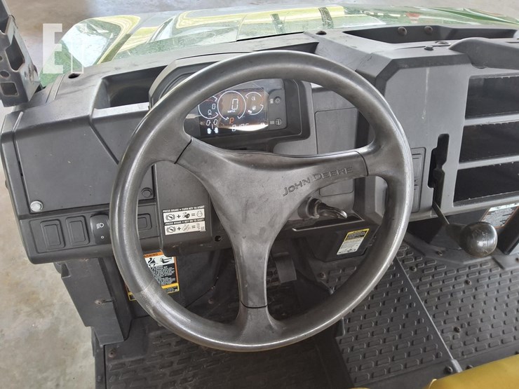 2022-john-deere-gator-xuv-835e-image-12