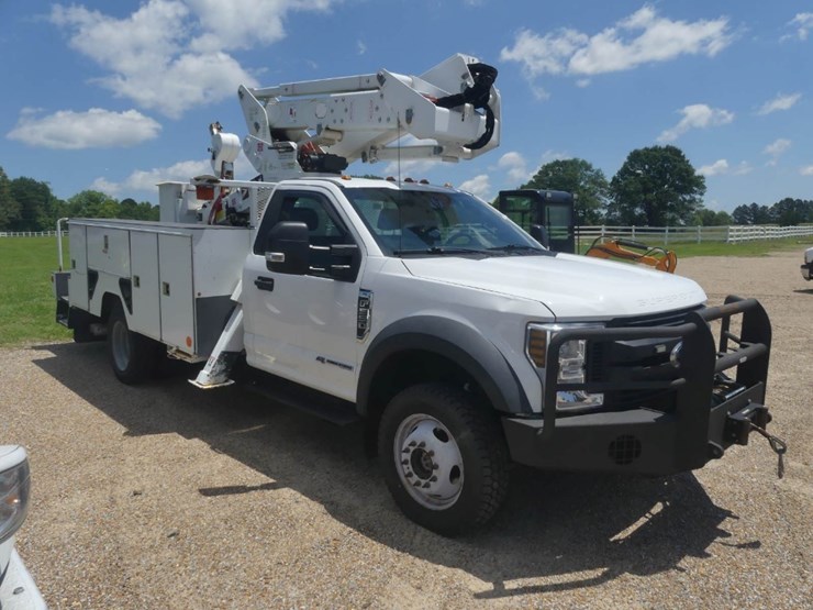 2019-ford-f550-xl-image-2