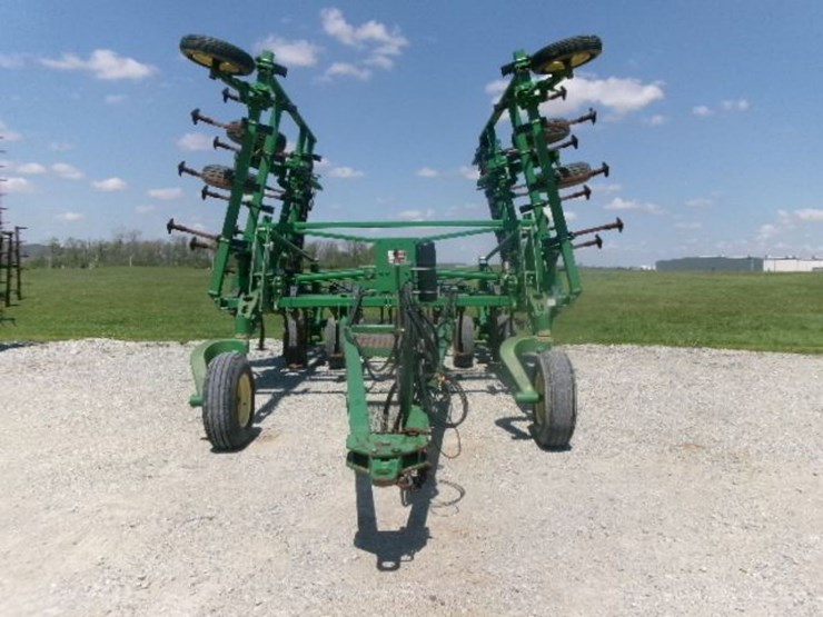 2003-john-deere-2210-image-2
