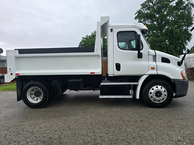 2015-freightliner-cascadia-113-image-25