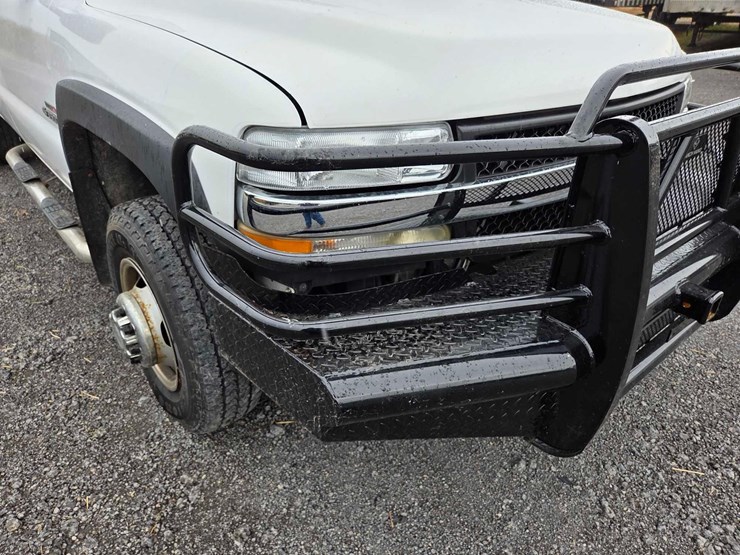 2001-chevrolet-3500-image-32