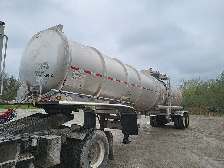 2012-brenner-8820-gallon-aluminum-tandem-axle-semi-tanker-trailer-image-1