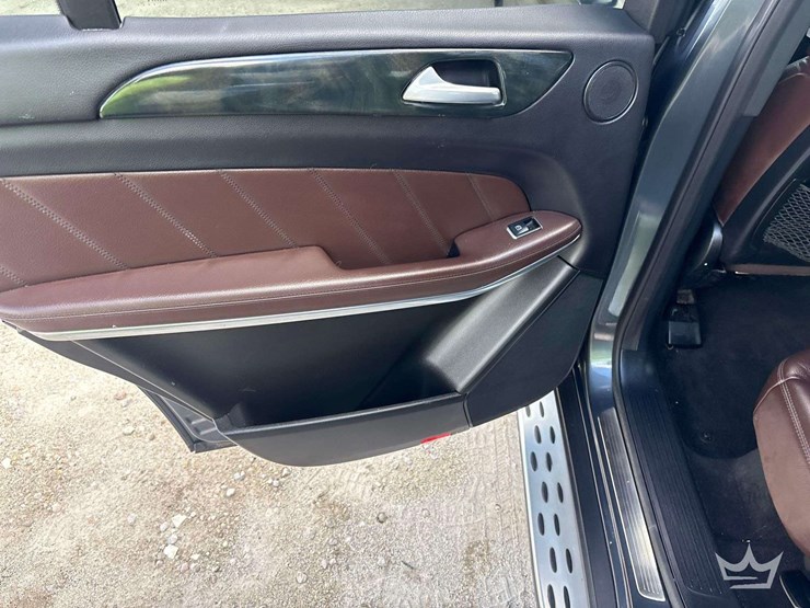 2014-mercedes-benz-gl450-image-19