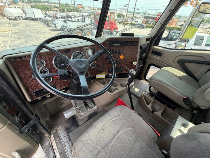 2005-international-paystar-5600i-image-11