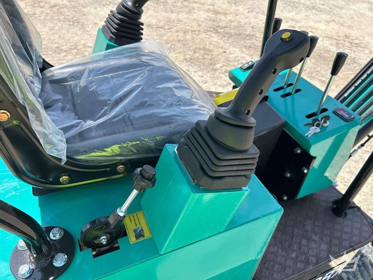 mini-excavator-image-14