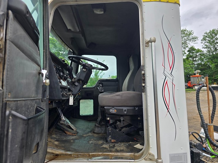 1999-kenworth-t800-image-59