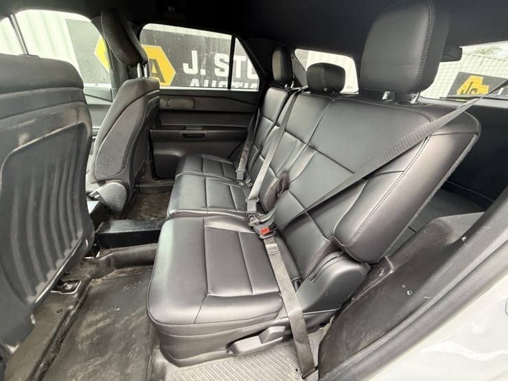 2020-ford-explorer-image-22
